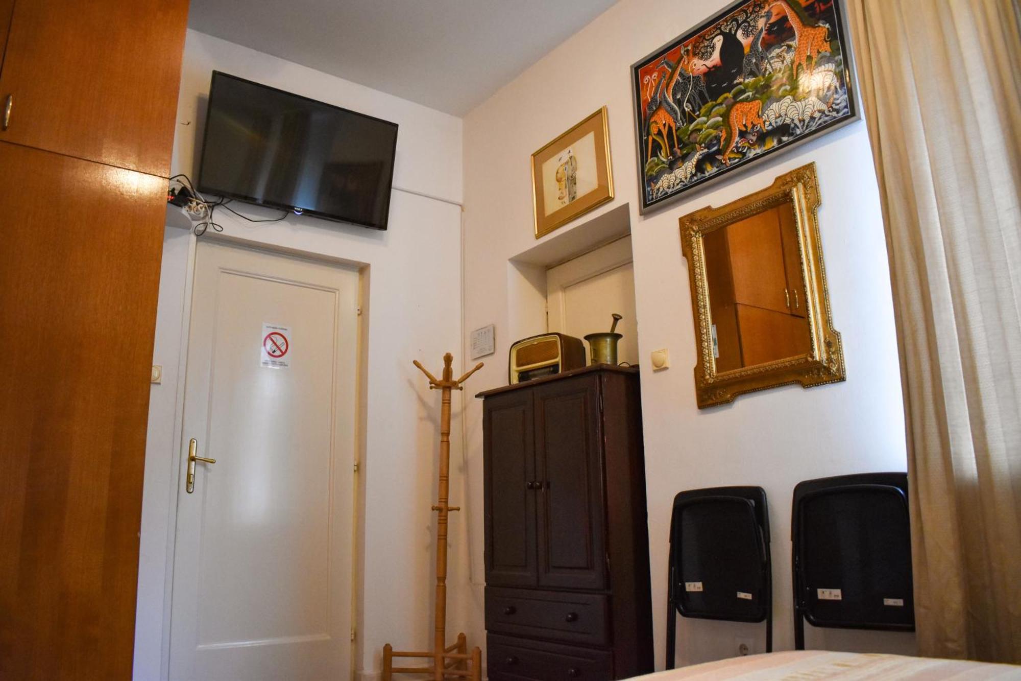 Sun Hostel Belgrade Exterior photo